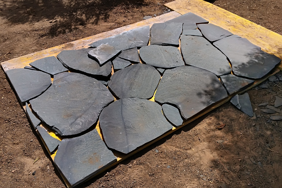 Vorbereitung Natursteine in Position