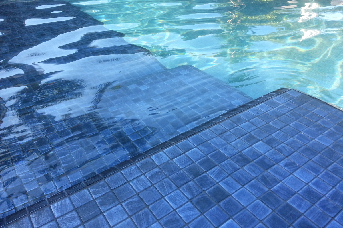 Pooltreppe mit runden Kanten