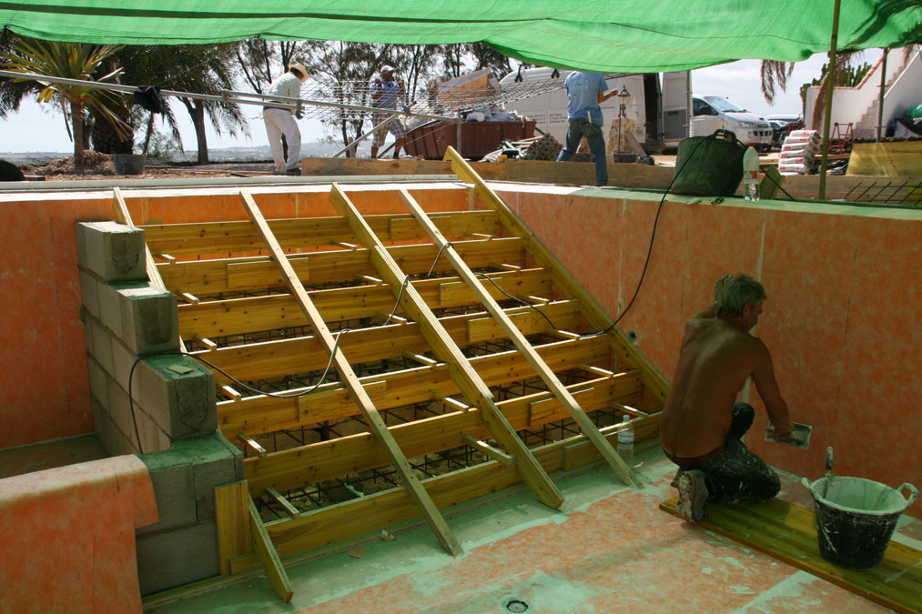 Vorbereitung der Treppe  zum  ausgießen