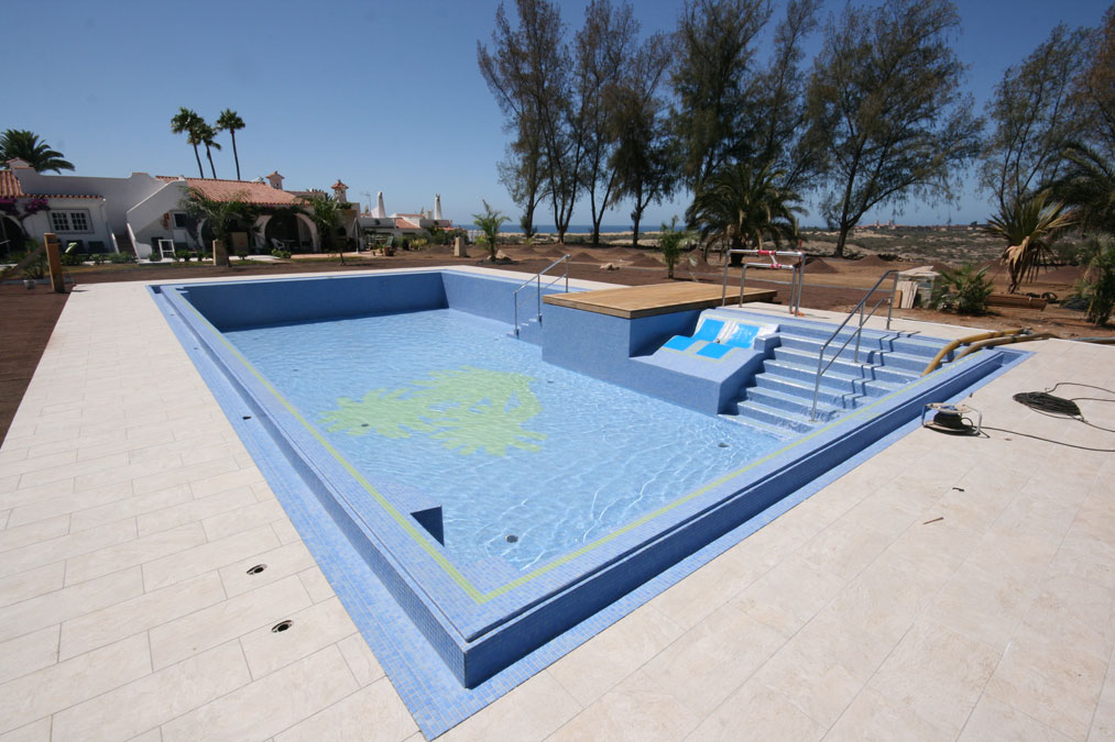 Befüllung des fertigen Pools 