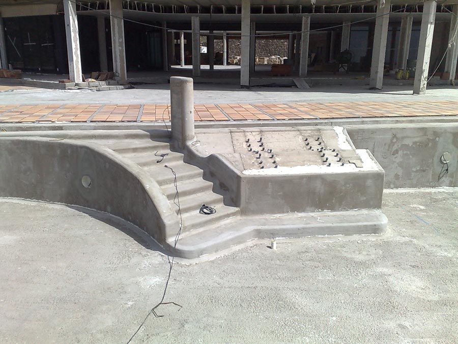 kleine Treppe und Sprudelliegen betoniert