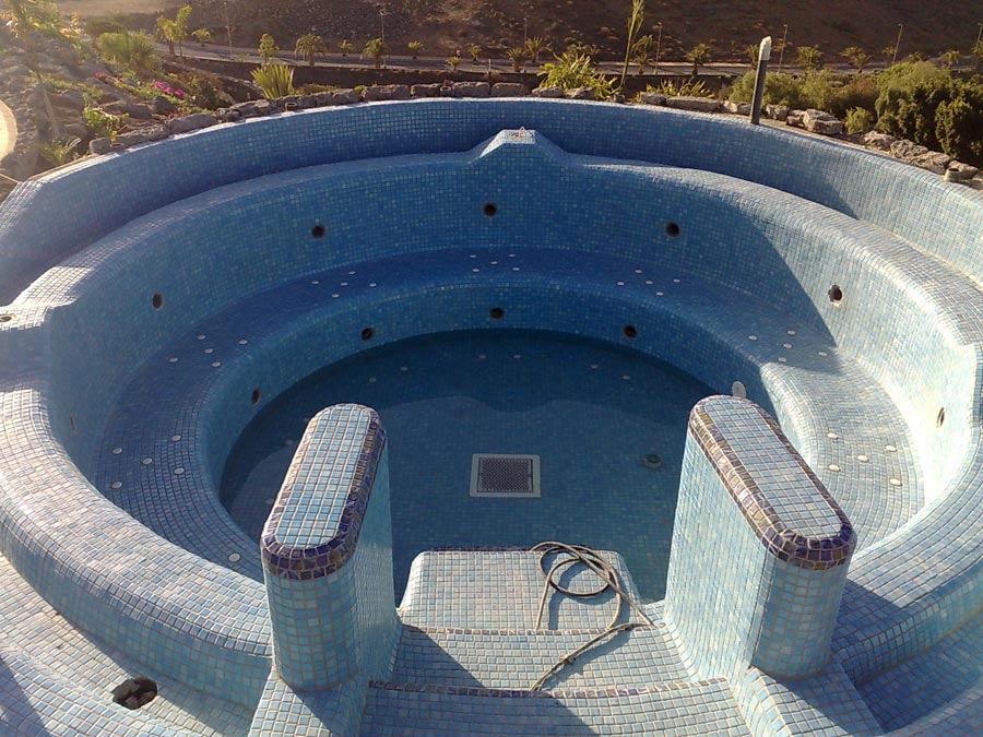 Whirlpool mit fertigen Moasik