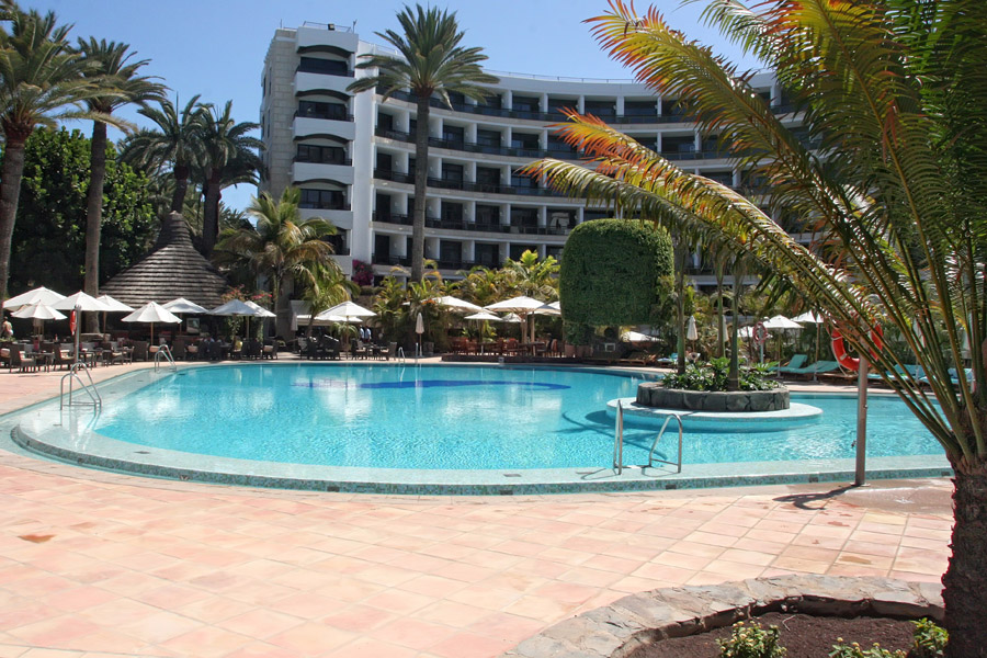 frisch gefüllter Pool