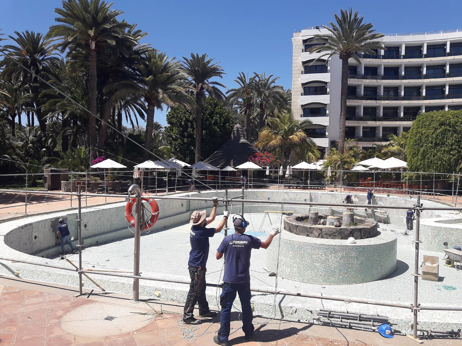 Stangengerüst im Aufbau