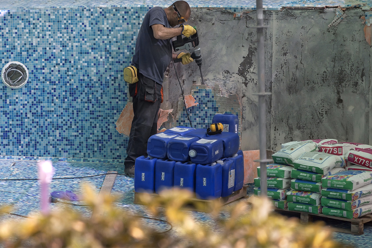 Abtrennung alter Mosaikfliesen