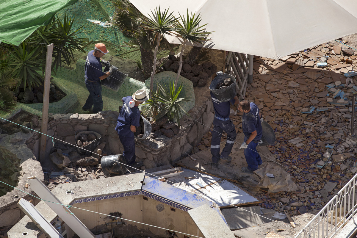 Abriss der alten Verkleidung Vorbereitung zur Renovation