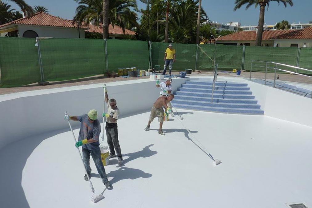 Pintar suelo piscina