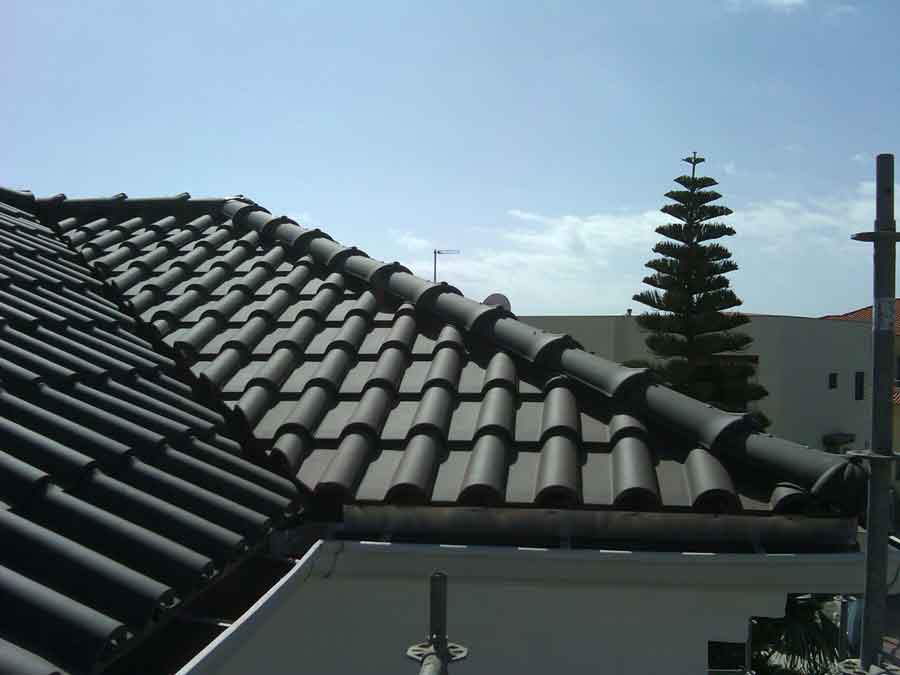 Tejado dos aguas negro