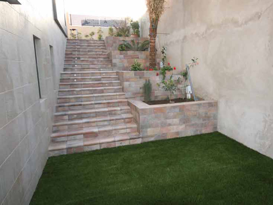 Escaleras exteriores finalizadas